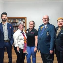 Unidos na amizade e no servir