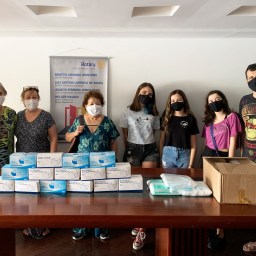 Rotary Niterói Icaraí doa máscaras descartáveis